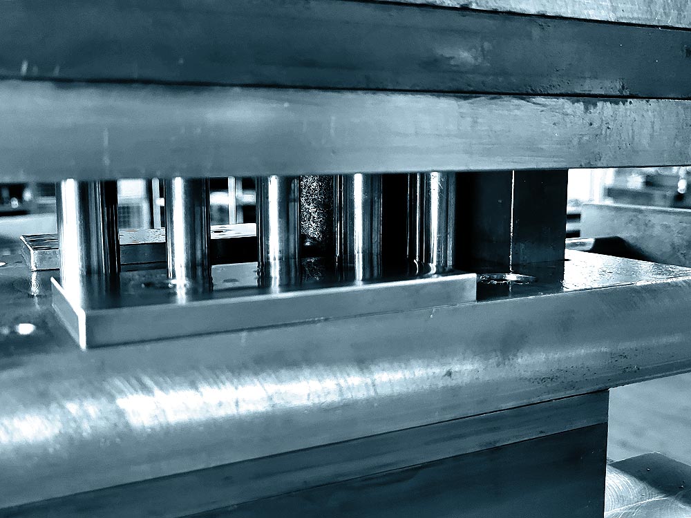 K&B Metallverarbeitung Plattling, Werkzeugbau, Stanzteile, Biegeteile und Befestigungen für PV-Module