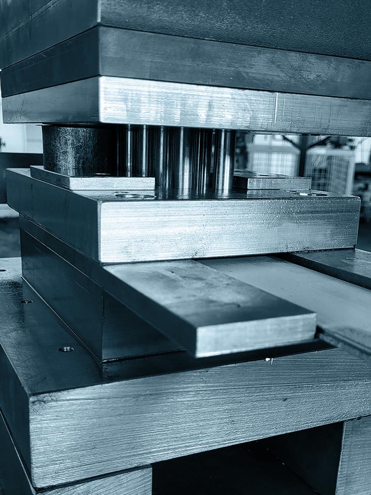 K&B Metallverarbeitung Plattling, Werkzeugbau, Stanzteile, Biegeteile und Befestigungen für PV-Module